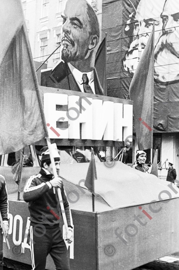 Kommunistische Parade | Communist Parade - Foto Harder-007_0131Bild002.jpg | foticon.de - Bilddatenbank für Motive aus Geschichte und Kultur